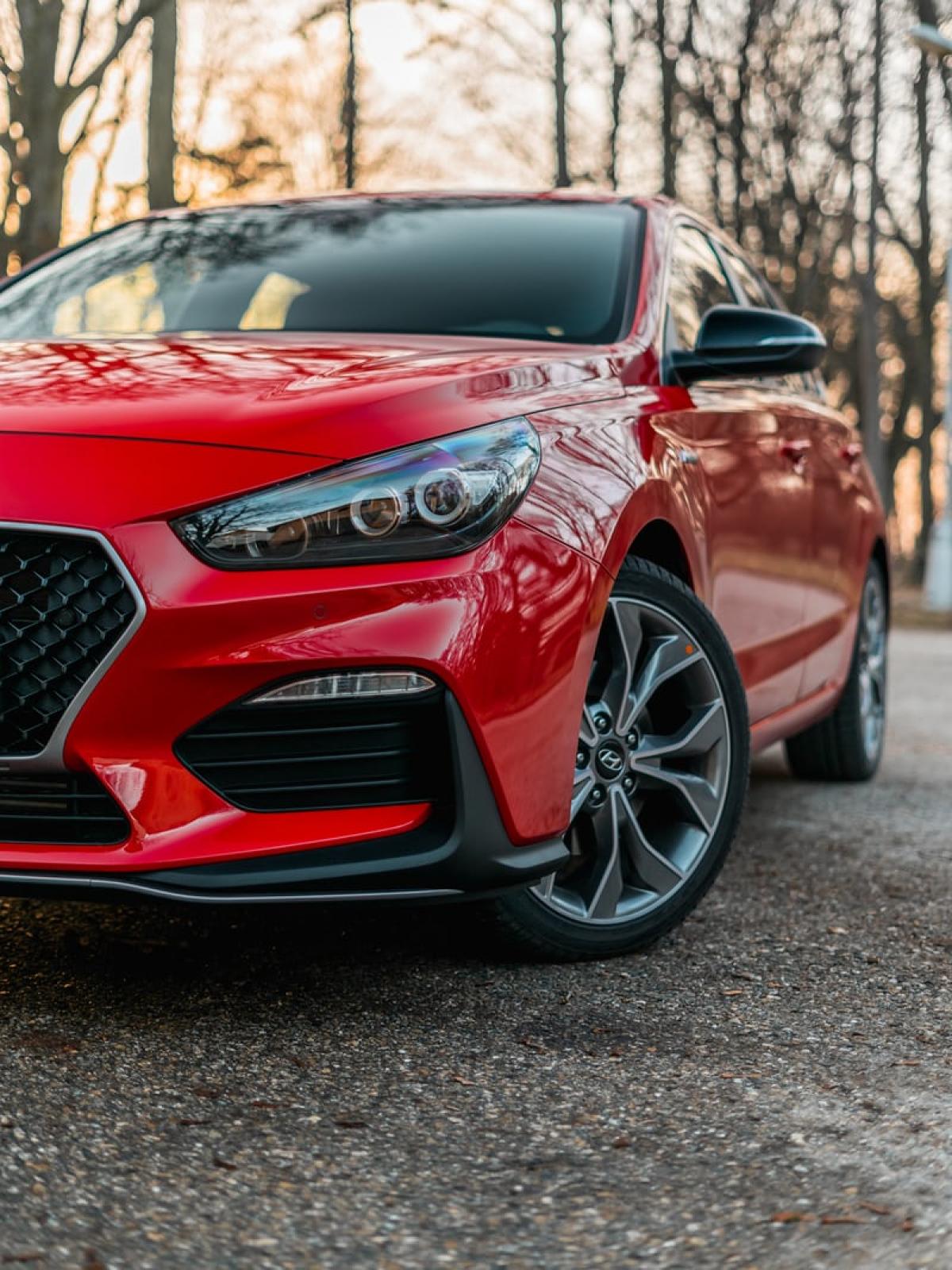 Quelle première voiture choisir ? Tout ce que vous avez besoin de savoir avant d’acheter