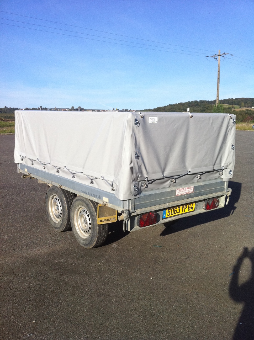 Bâche de remorque sur mesure : quel l’intérêt de l’acquérir ?